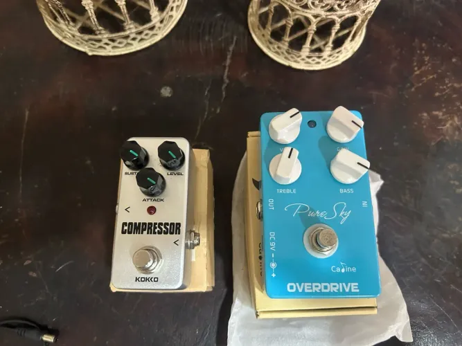 PEDAIS GUITARRA ( Pedal Compressor KOKO, Pedal Overdrive CALINE Pure Sky)