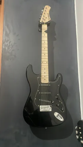 Guitarra Stratocaster da marca Waldman