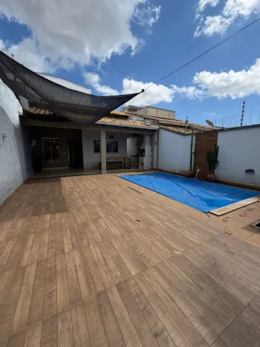 ALUGA-SE CASA NO BAIRRO DO PARAÍSO