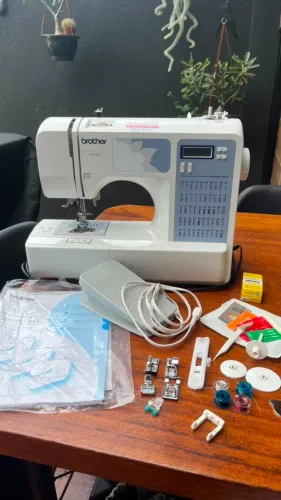 Máquina Costura Brother CE5500