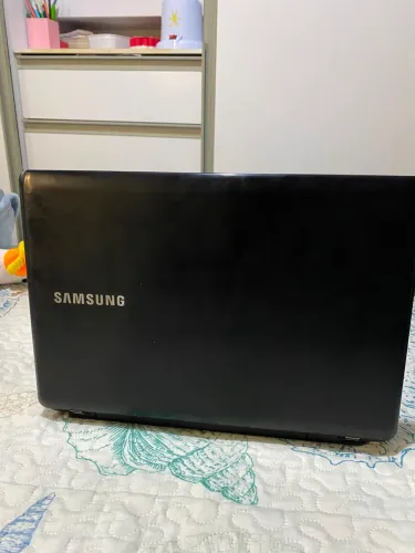 Notebook Samsung Essentials E22