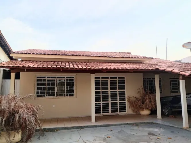 Casa 3/4, com 1 suíte - 110 m² - 806 sul (ARSE 82) - Próxima à Av. Palmas Brasil - Palmas/