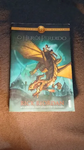 VENDE-SE LIVROS: Os heróis do Olimpo um, dois e três, Crepúsculo, Lua nova e Eclipe.