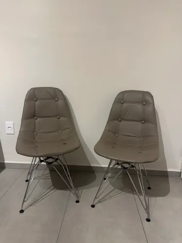 2 unidades de cadeiras Eanes Eiffel