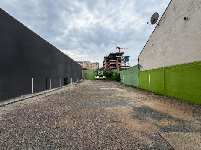 Terreno comercial de 340m² para alugar no Juvevê em Curitiba