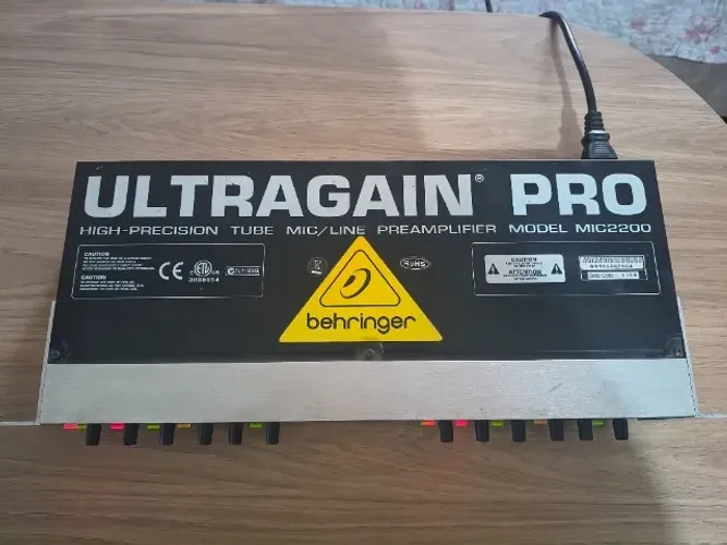 Pré-Amplificador Valvulado Behringer MIC2200