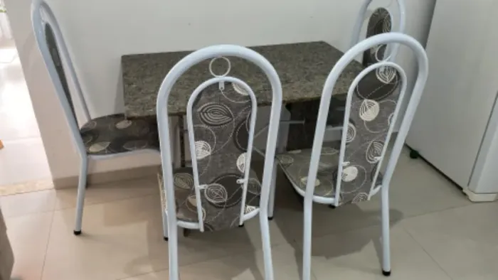 Mesa de jantar quadrada