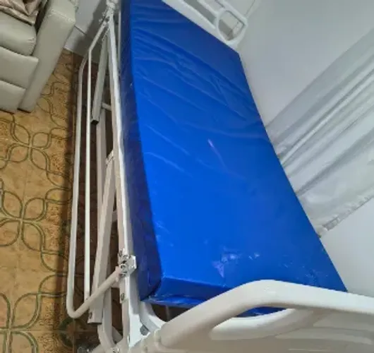 Kit Cama Hospitalar Fowler Injetada Elevação 3 Manivelas e Colchão