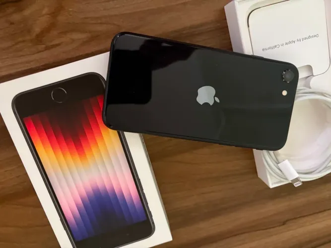 Apple iPhone SE (3ª geração) 64 GB