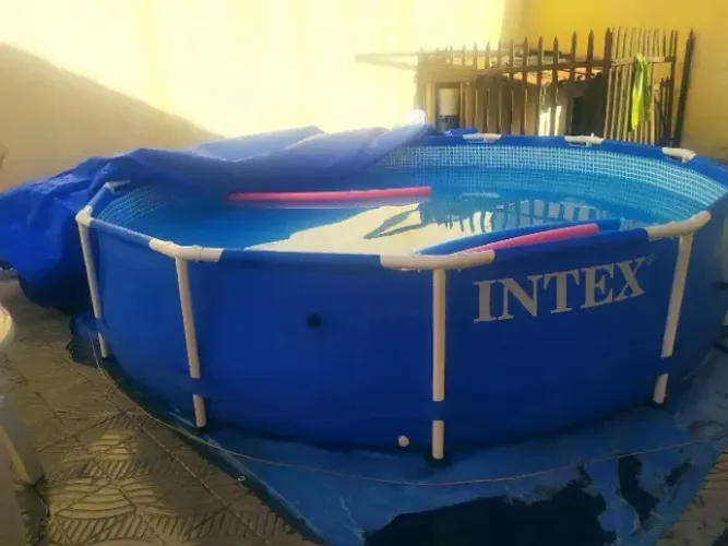 Piscina Estrutural Redonda Intex Frame capacidade de 6503L 3.66x0.76m