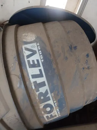 Duas Caixas d'água 1000L Fortlev (também vendo só uma)