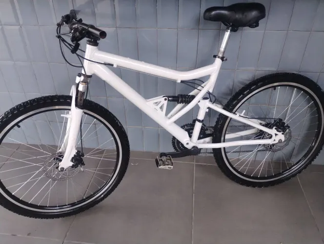 Bicicleta Caloi SK Sport( freios a disco quadro e garfo alumínio manetes, câmbio novos)