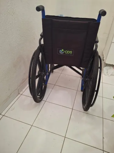 Vendo cadeira de roda cds 