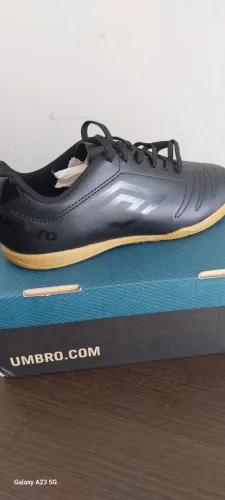 Vendo tênis de futsal