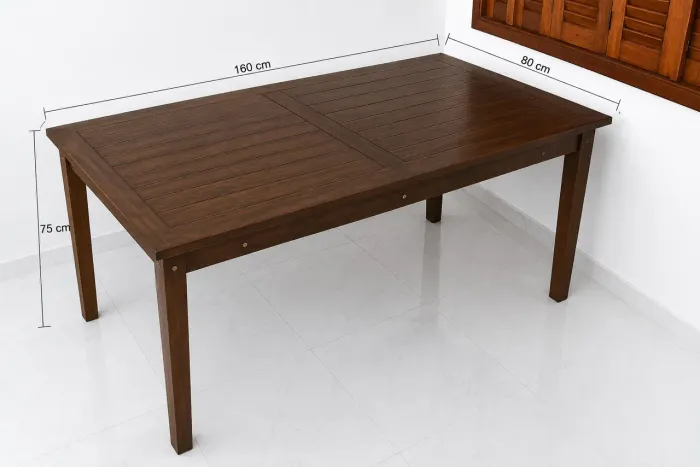 Mesa de madeira sólida