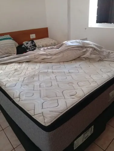 Cama Box Queen Size com Colchão