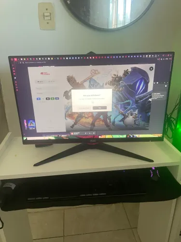 Vende-se este monitor gamer AOC em perfeito estado 