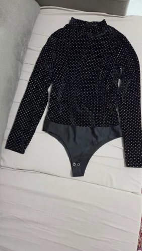 Body veludo com pérolas