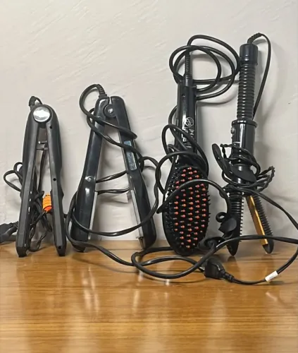 Kit 3 unidades de prancha e 1 escova de cabelo elétrica