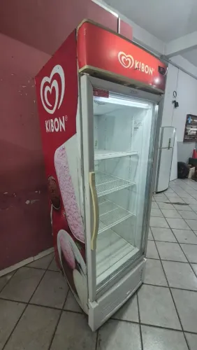 Freezer vertical porta vidro
