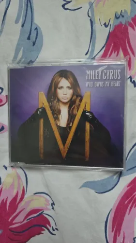 Singles CDs Miley Cyrus, Selena Gomez