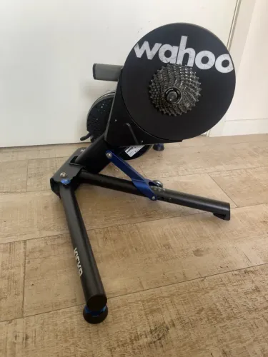 Wahoo KICKR V4 + cassete 11v e kit completo de acessórios