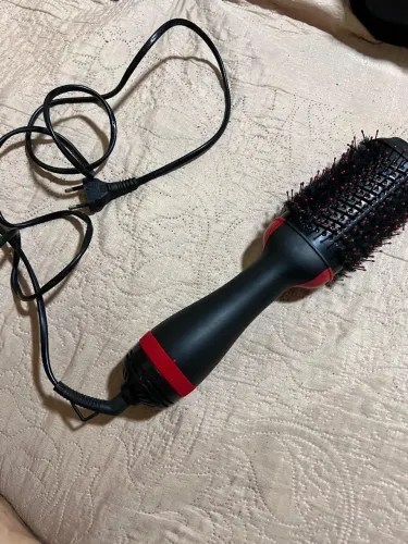 Escova secadora Semi nova