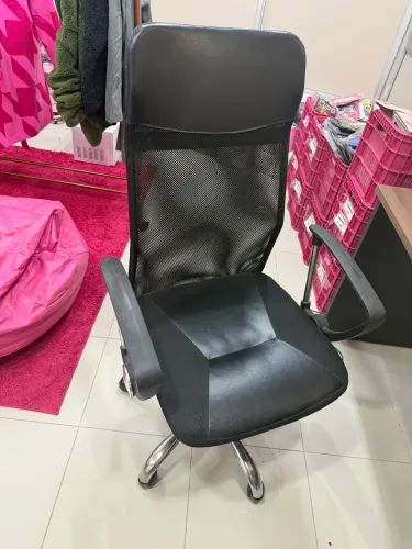 Conjunto mesa e cadeira para escritório