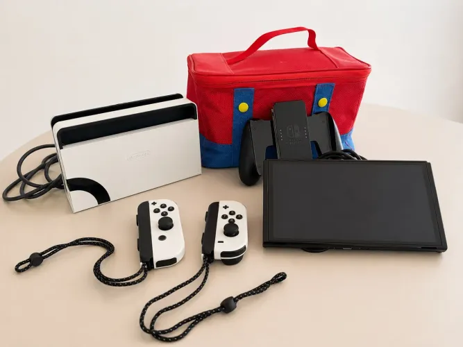 Nintendo Switch OLED Completo + 2 Jogos + Bolsa e Acessórios