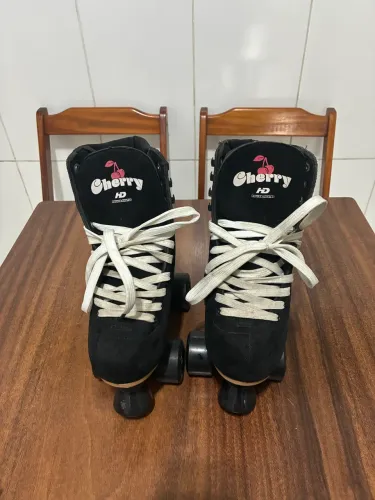 Patins preto numeração 33
