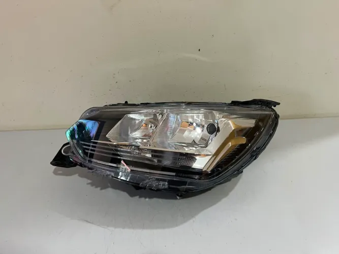 Farol esquerdo Peugeot 208 2020/2021/2022/2023/2024/2025