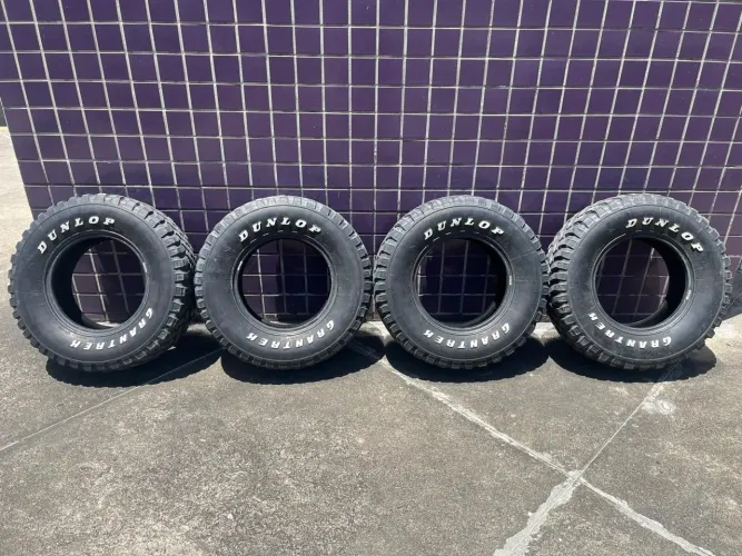 04 pneus Dunlop em otimo estado