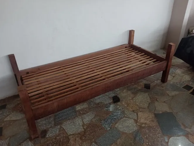 Cama de Solteiro 80 cm - Madeira