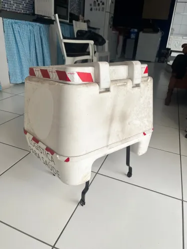 Baú para moto com suporte