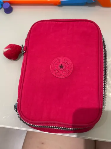 estojo kipling rosa usado 