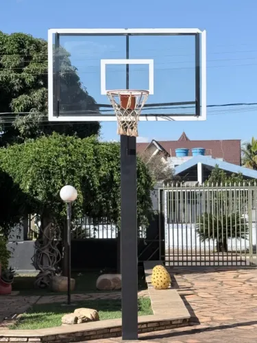 Tabela de basquete com estrutura completa para instalação no solo