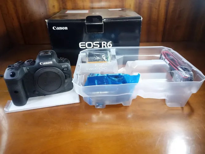 Câmera Canon EOS R6 Mirrorless - 20.1MP - Nova