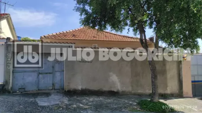Excelente casa comercial com área ampla.