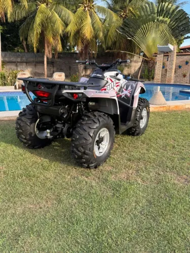 Vendo Quadriciclo Can Am 570 estado de zero - Extra
