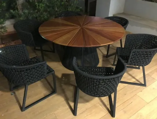 CONJUNTO MESA DE MADEIRA + 6 CADEIRAS DE CORDA NÁUTICA
