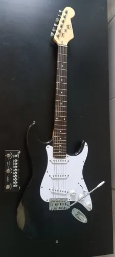 guitarra eletreica stratocaster + pedaleira cuvave
