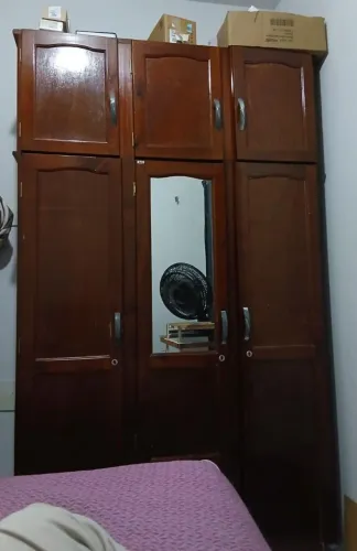 Guarda-roupa de madeira, marca: MPO.