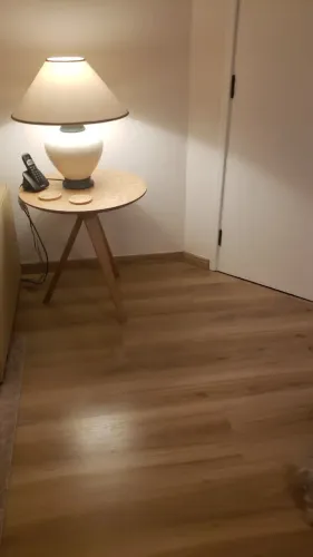 Vendo um par de abajur, de mesa , de cerâmica inglesa em ótimo estado