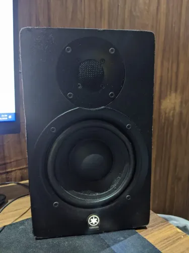 Monitor de audio yamaha hs50