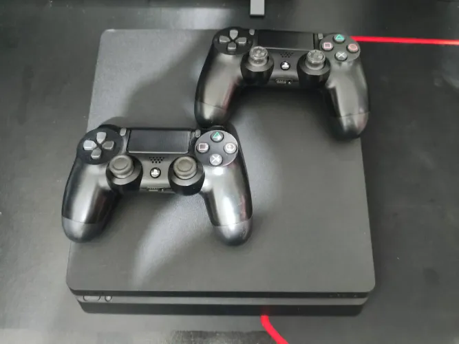Ps4-seminovo 2 controles 3 jogos