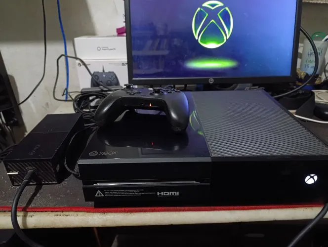 Xbox One fat + controle + monitor 19"