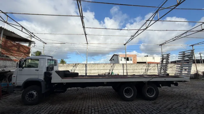VW 26220 6x4 prancha