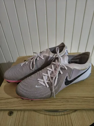 Chuteira de campo Nike Phantom GX