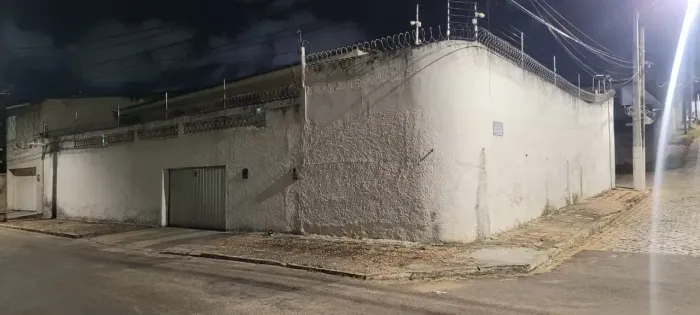 Belíssima Casa 4/4 Sendo 02 Suites No Barro Vermelho