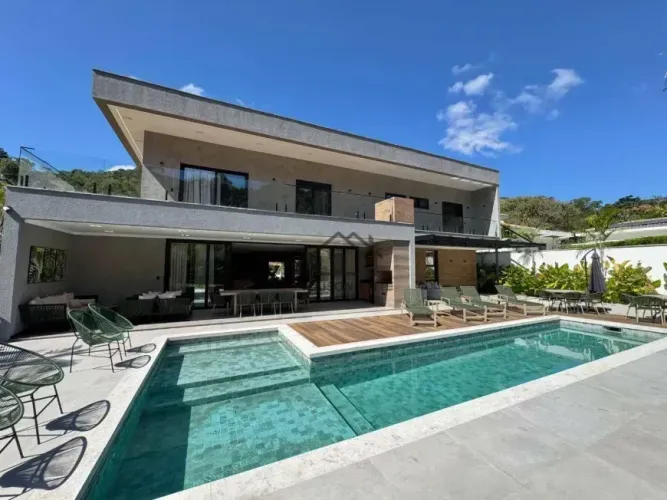 Casas para venda com Piscina e 5 quartos, 720 m² - Vila Progresso